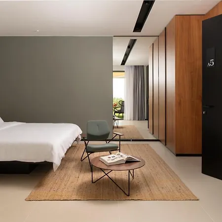 Albina & Domenica Vila *